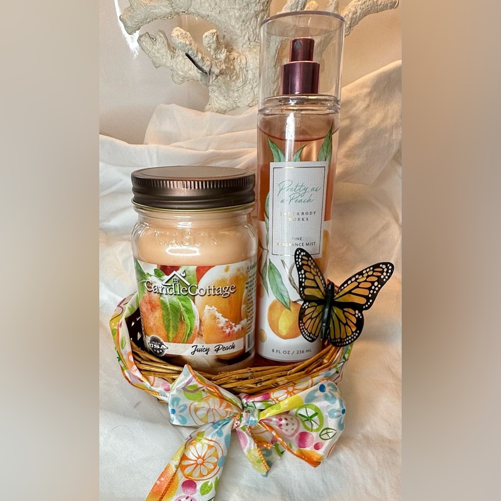 Juicy Peach Candle & Bath & Body Works Pretty as a Peach Mist Set